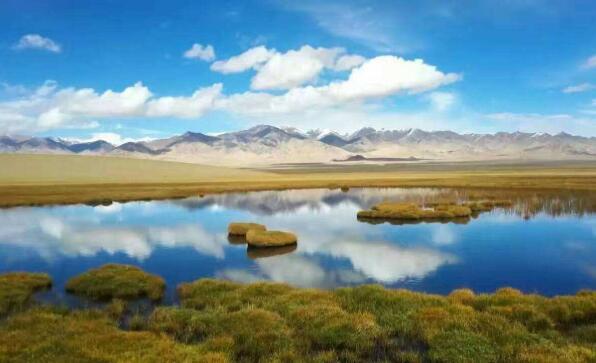 黃金周新疆累計(jì)接待國(guó)內(nèi)游客1021.27萬(wàn)人次，同比增長(zhǎng)31.05%