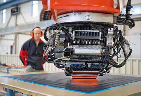 隨著汽車、航空等多個(gè)產(chǎn)業(yè)進(jìn)一步升級(jí)，復(fù)合材料將迎來"黃金時(shí)代"