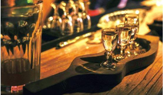 隨著消費(fèi)升級(jí)，未來白酒行業(yè)將呈現(xiàn)高端放緩、次高端和中高端仍呈升級(jí)型增長