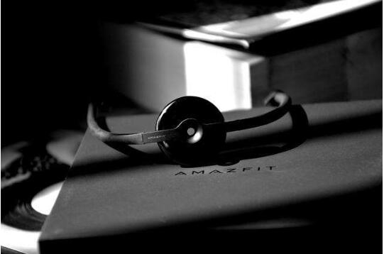 首飾化、珠寶化是可穿戴設(shè)備的一種發(fā)展趨勢(shì)，智能配飾都會(huì)成為下一個(gè)風(fēng)口浪尖