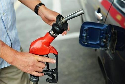 國內(nèi)油價料迎來“三連跌”，創(chuàng)有史以來最大的下調(diào)幅度