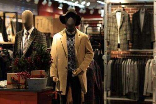 服裝實(shí)體店經(jīng)營(yíng)想要獲得更多的發(fā)展機(jī)遇，創(chuàng)新和改革刻不容緩