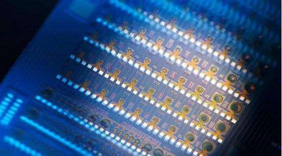 珠海：將通過(guò)基金、金融支持、補(bǔ)貼等多種方式，發(fā)展新一代信息技術(shù)全產(chǎn)業(yè)鏈，最高年度補(bǔ)貼達(dá)500萬(wàn)元???